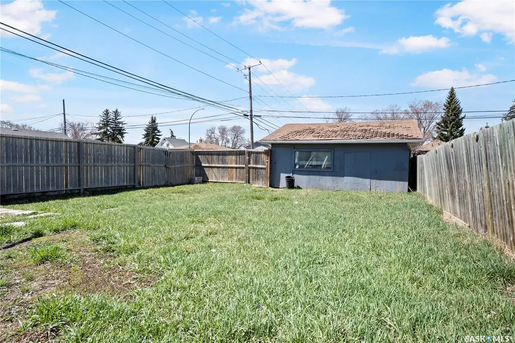 978 Lindsay Street Regina SK S4N 3A6