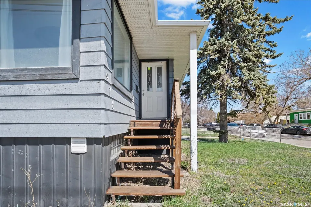 978 Lindsay Street Regina SK S4N 3A6