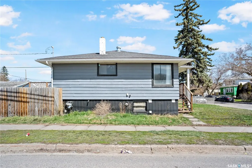 978 Lindsay Street Regina SK S4N 3A6