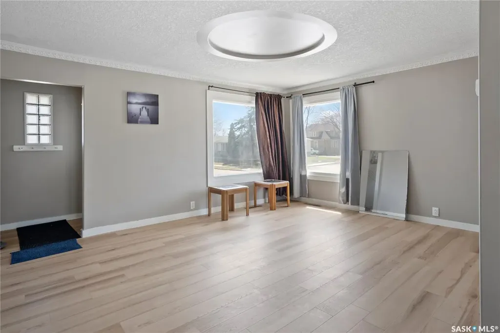 978 Lindsay Street Regina SK S4N 3A6