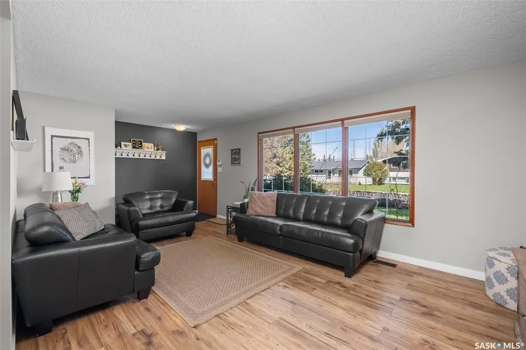 575 27th Street W Prince Albert SK S6V 4S4