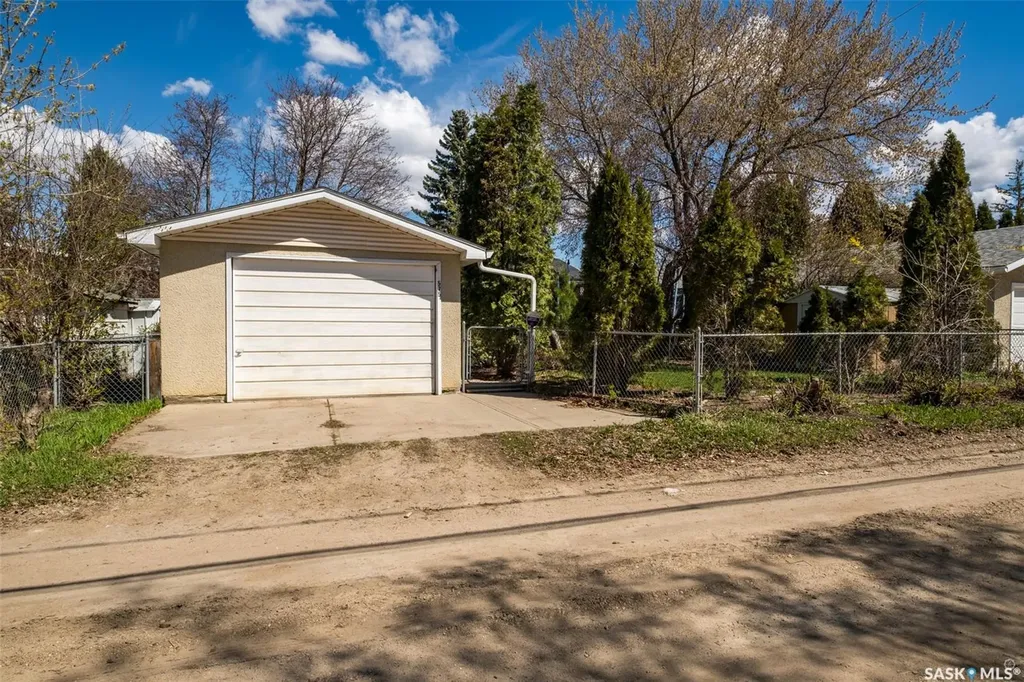 575 27th Street W Prince Albert SK S6V 4S4