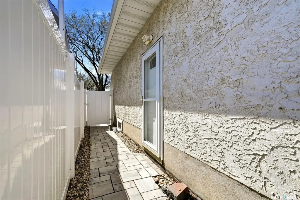 60 French Crescent Regina SK S4R 6N4