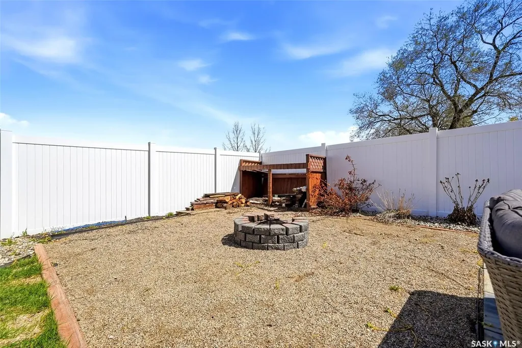 60 French Crescent Regina SK S4R 6N4