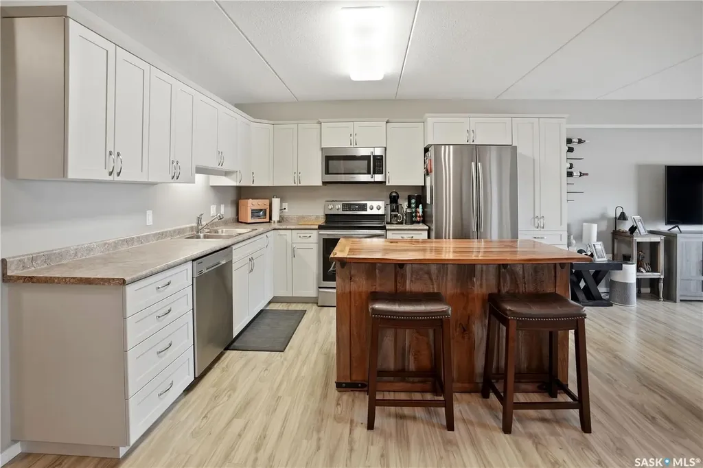 2426 Buhler Avenue North Battleford SK S9A 1R5