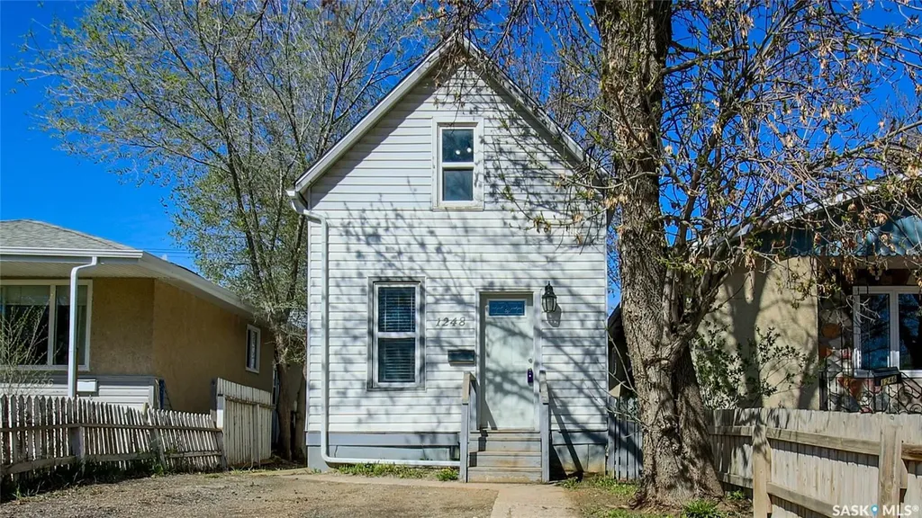 1248 Wallace Street Regina SK S4N 3Z3
