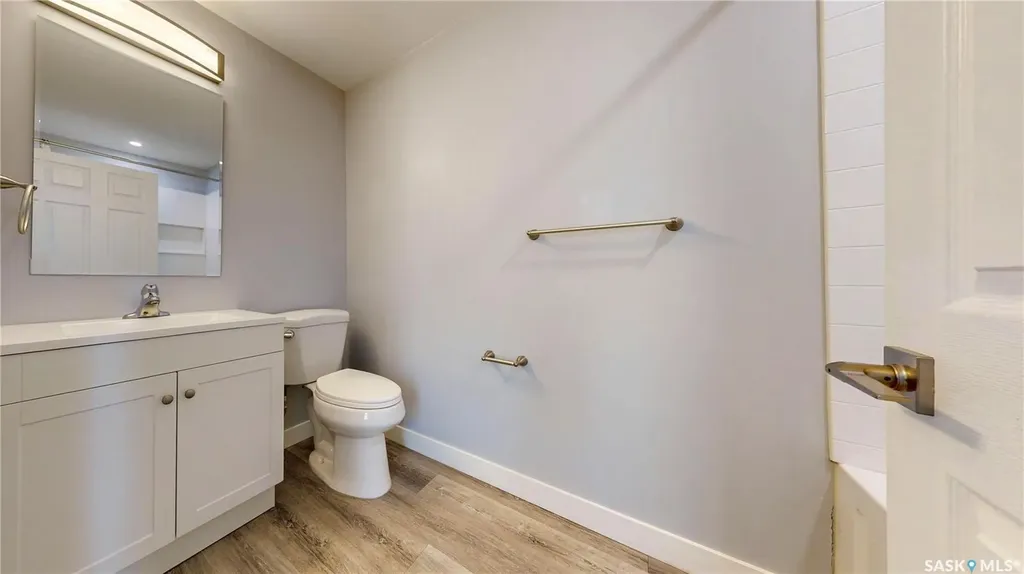 1248 Wallace Street Regina SK S4N 3Z3
