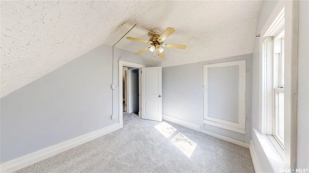 1248 Wallace Street Regina SK S4N 3Z3