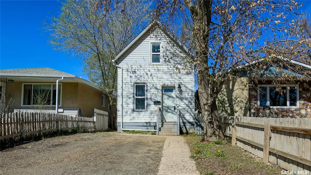 1248 Wallace Street Regina SK S4N 3Z3
