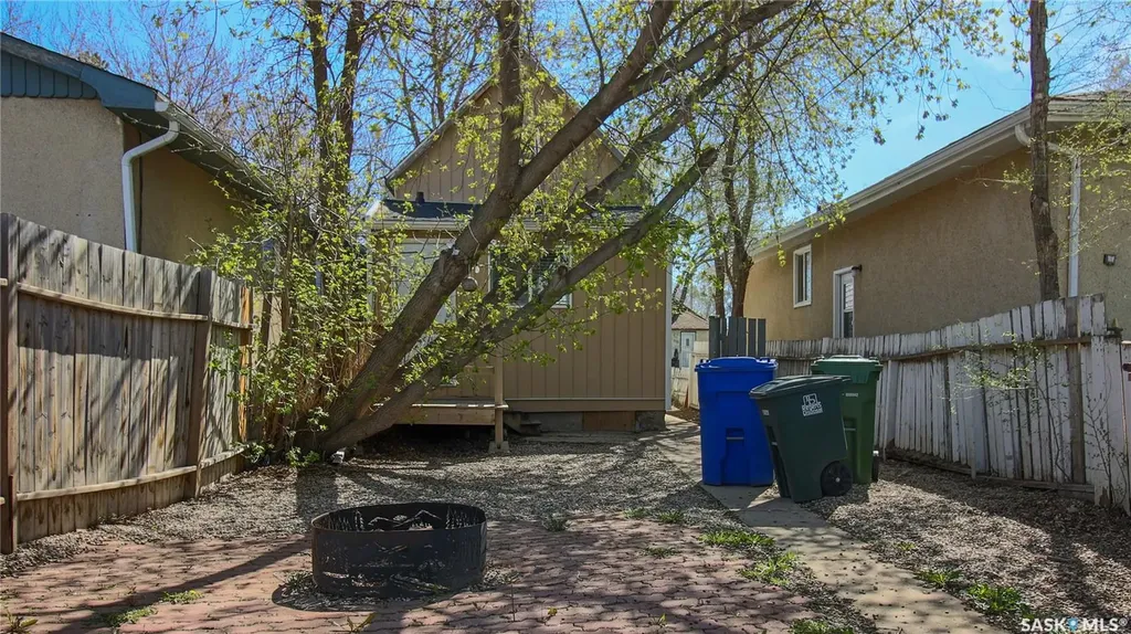 1248 Wallace Street Regina SK S4N 3Z3
