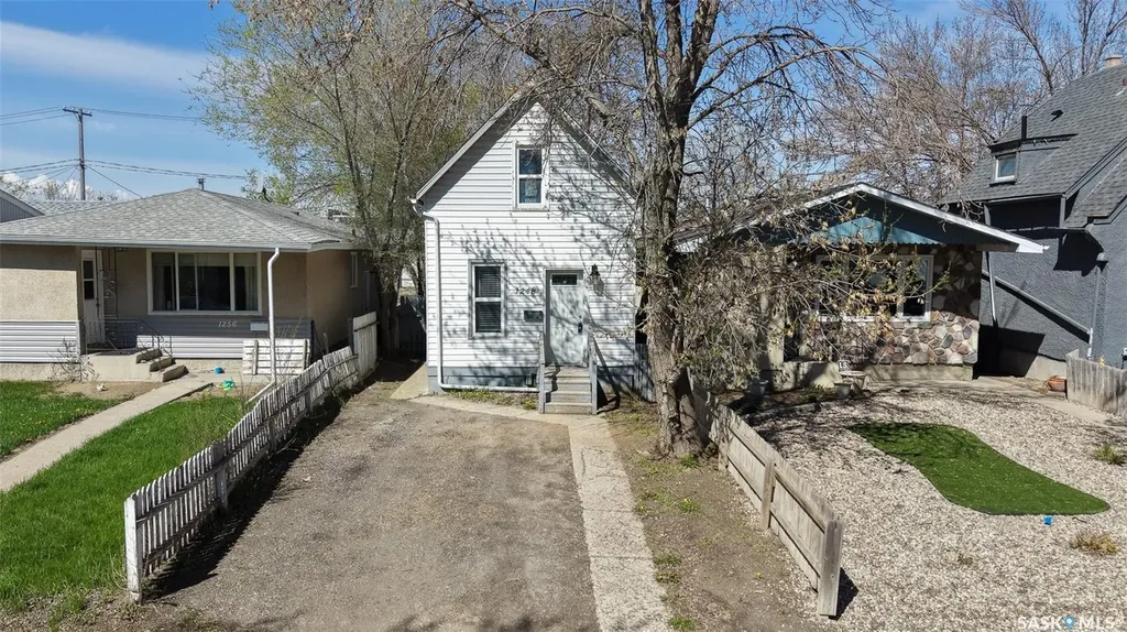 1248 Wallace Street Regina SK S4N 3Z3