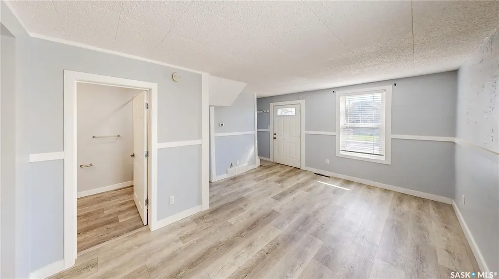 1248 Wallace Street Regina SK S4N 3Z3