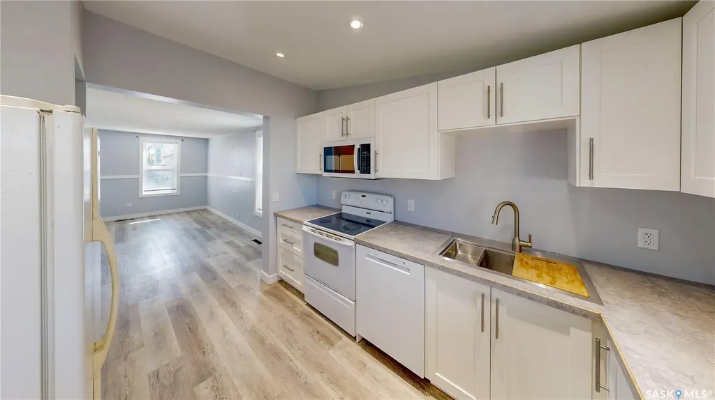 1248 Wallace Street Regina SK S4N 3Z3
