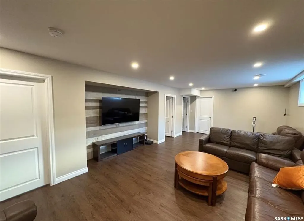 4301 Green Poplar Lane Regina SK S4V 1R1