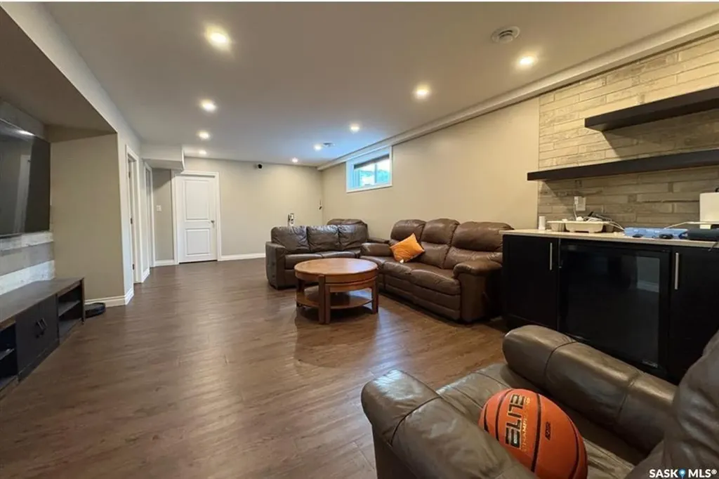 4301 Green Poplar Lane Regina SK S4V 1R1