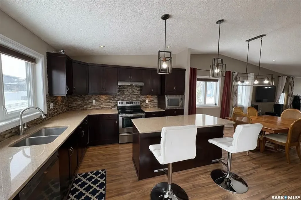 4301 Green Poplar Lane Regina SK S4V 1R1
