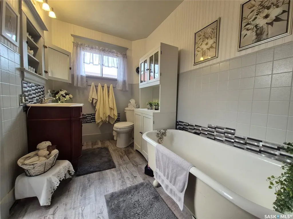 244 3rd Avenue NW Swift Current SK S9H 0S1