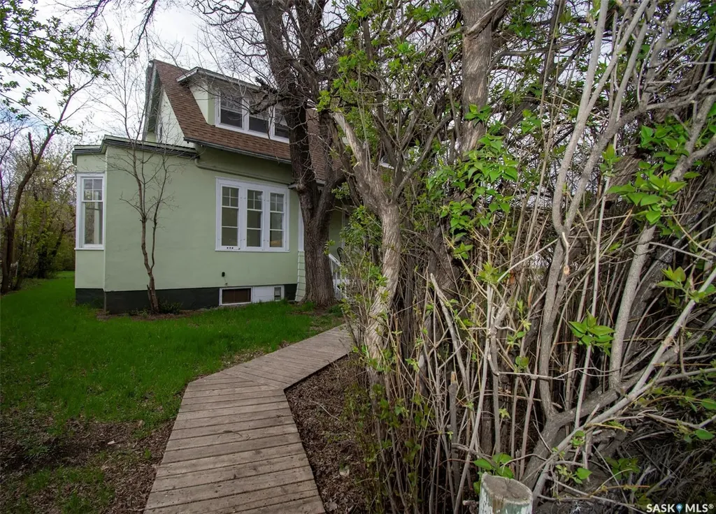 760 James Street N Lumsden SK S0G 3C0