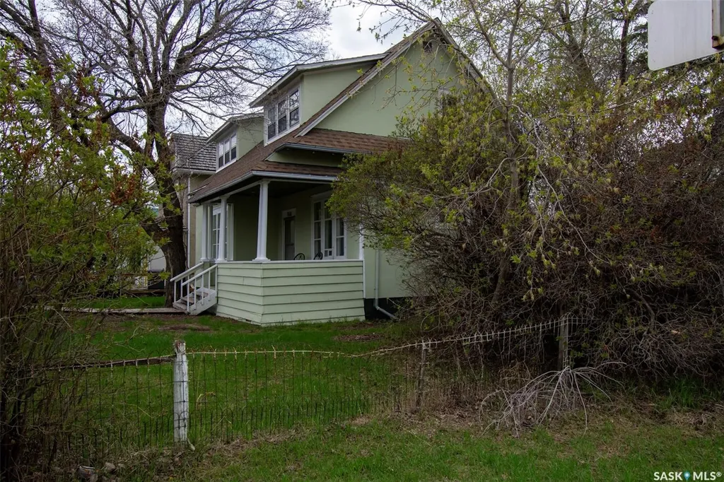 760 James Street N Lumsden SK S0G 3C0