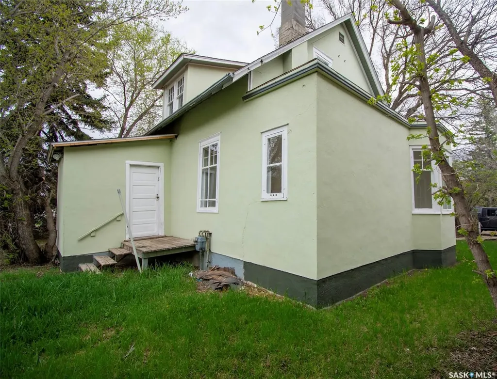760 James Street N Lumsden SK S0G 3C0