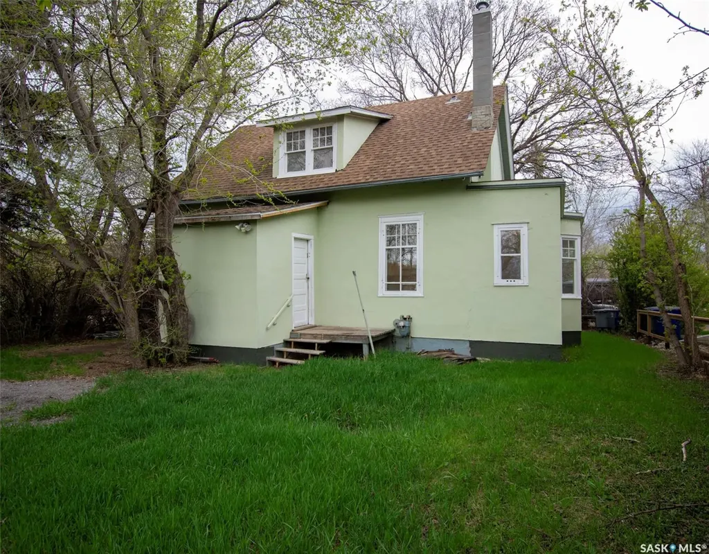 760 James Street N Lumsden SK S0G 3C0