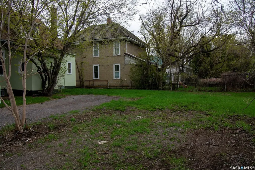 760 James Street N Lumsden SK S0G 3C0