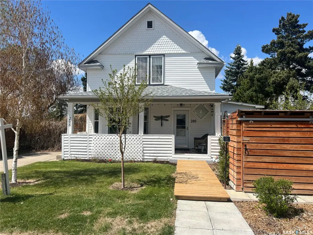205 3rd Avenue Harris SK S0L 1K0