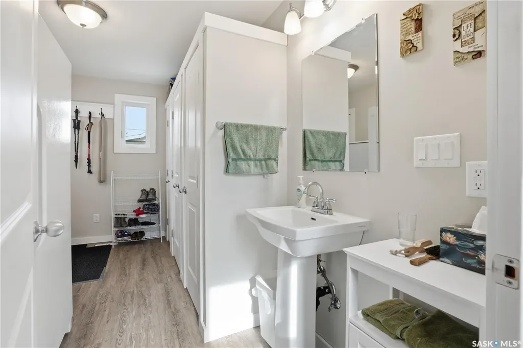 205 3rd Avenue Harris SK S0L 1K0