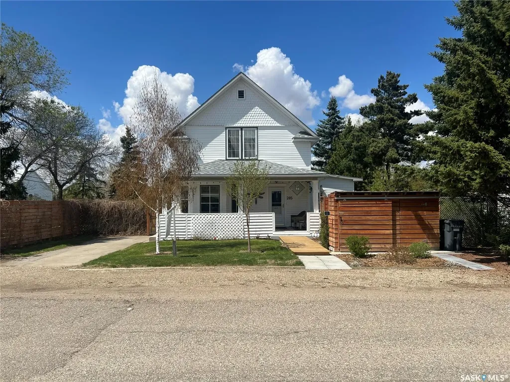 205 3rd Avenue Harris SK S0L 1K0