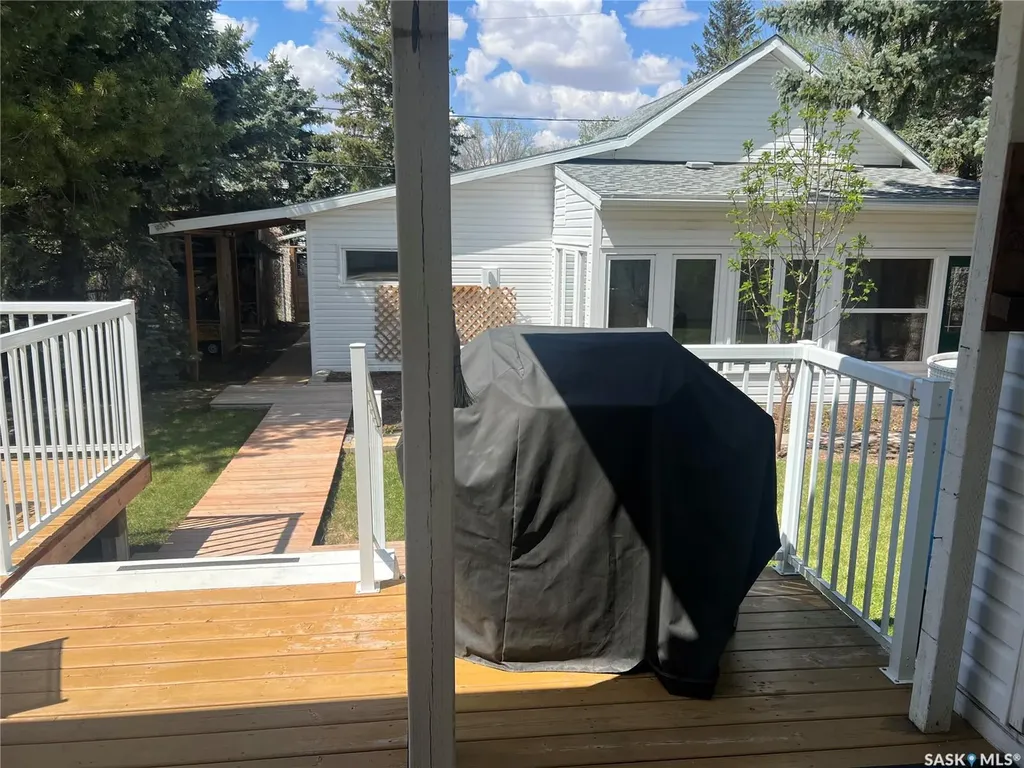 205 3rd Avenue Harris SK S0L 1K0