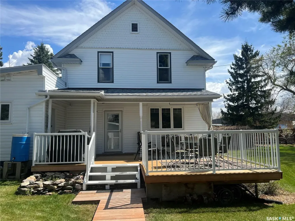 205 3rd Avenue Harris SK S0L 1K0