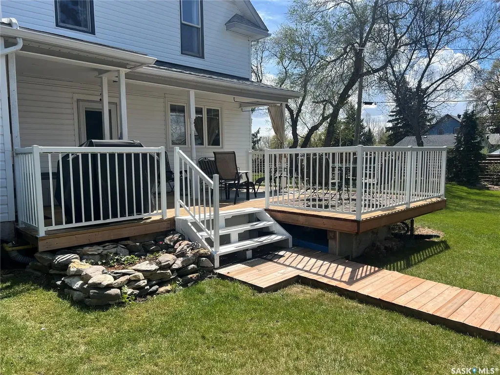 205 3rd Avenue Harris SK S0L 1K0