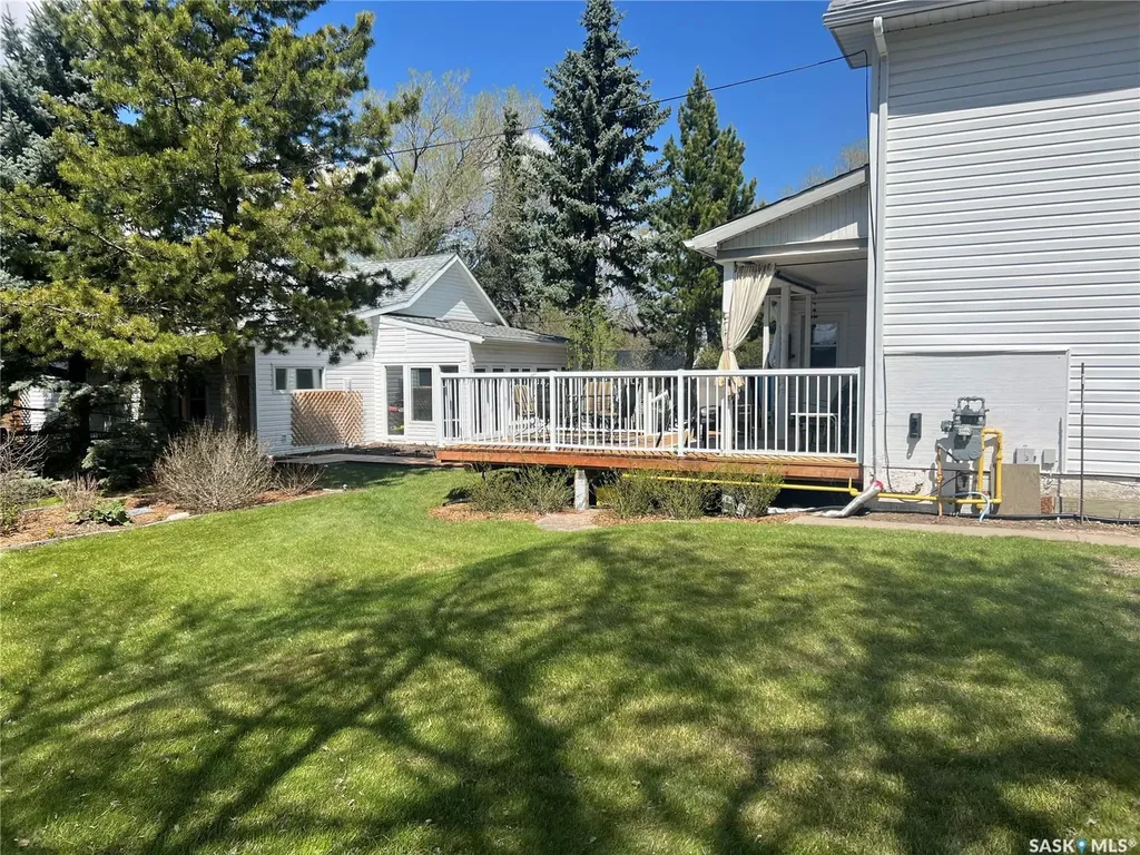 205 3rd Avenue Harris SK S0L 1K0