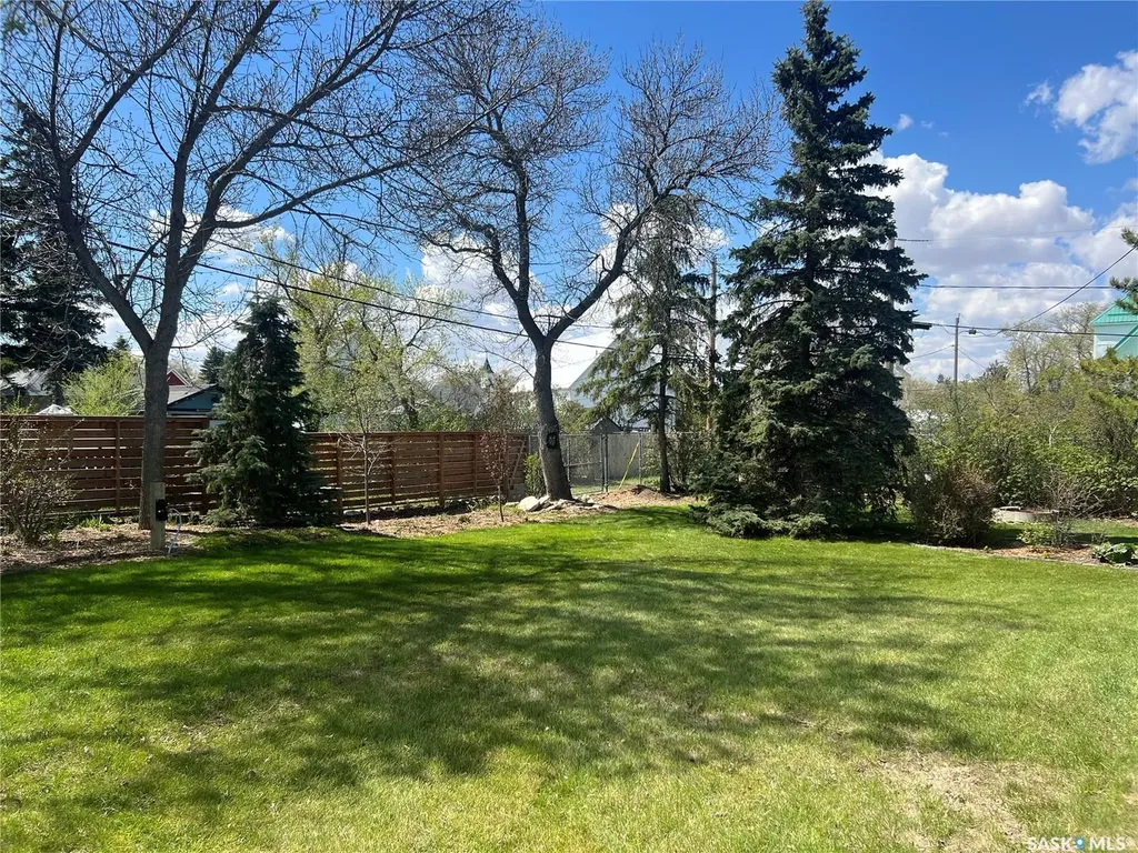 205 3rd Avenue Harris SK S0L 1K0
