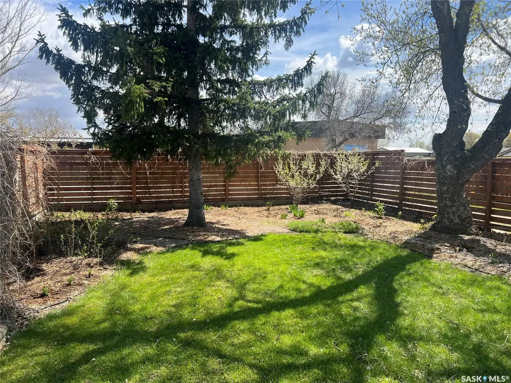 205 3rd Avenue Harris SK S0L 1K0
