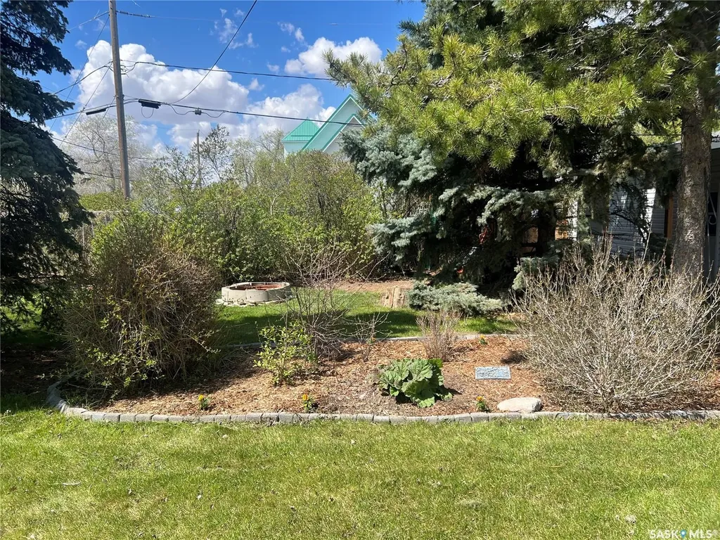 205 3rd Avenue Harris SK S0L 1K0