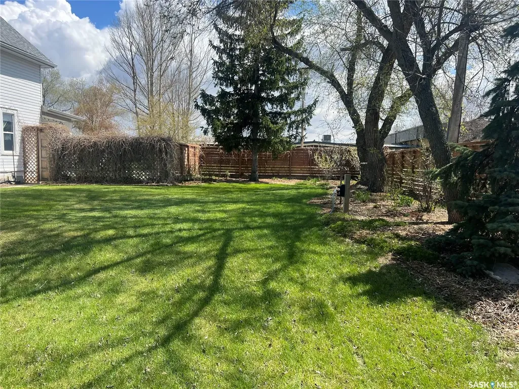 205 3rd Avenue Harris SK S0L 1K0