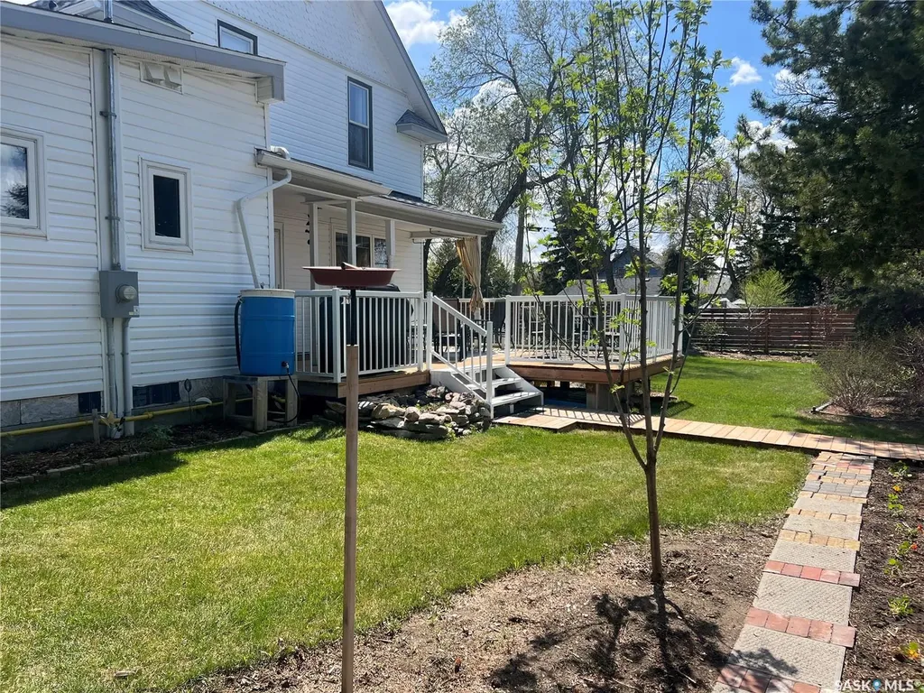 205 3rd Avenue Harris SK S0L 1K0