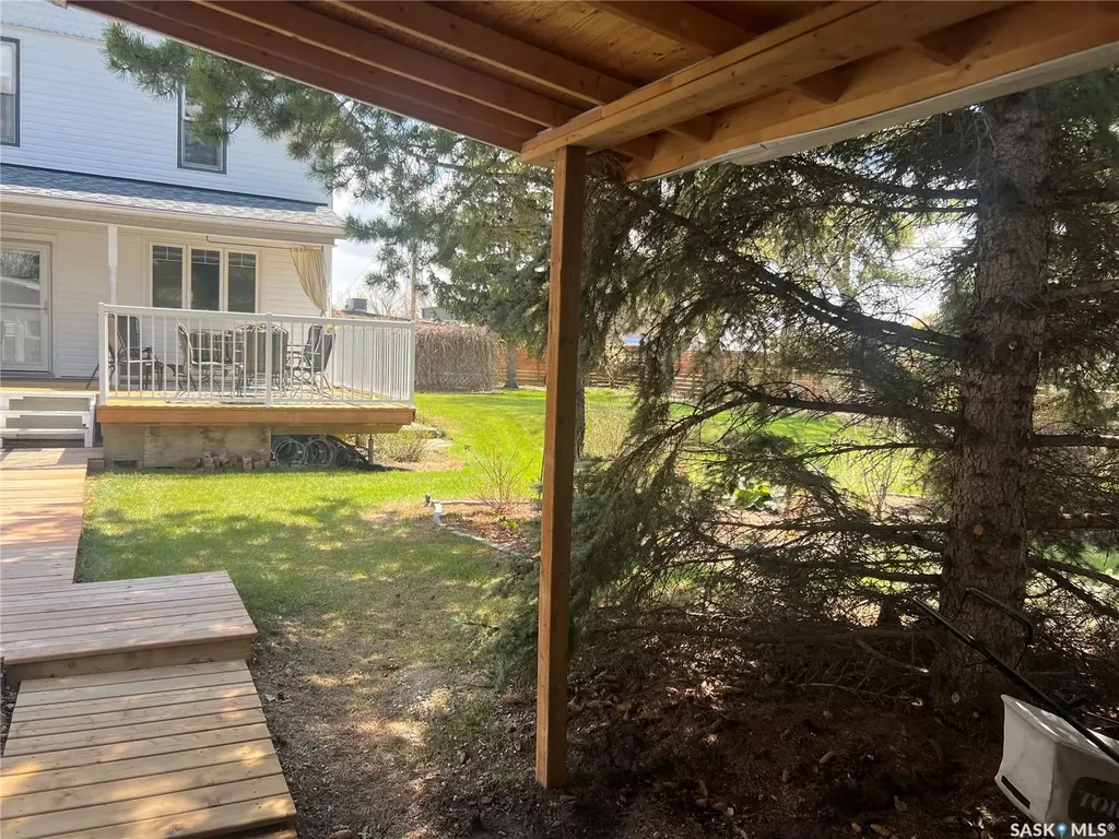 205 3rd Avenue Harris SK S0L 1K0
