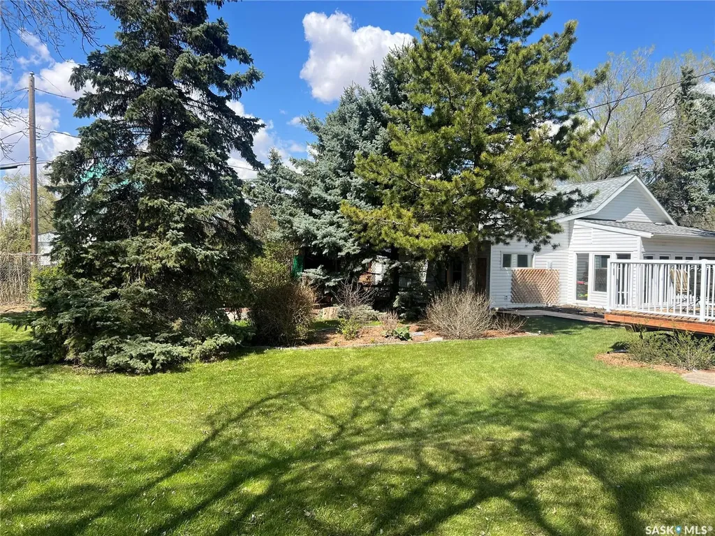 205 3rd Avenue Harris SK S0L 1K0