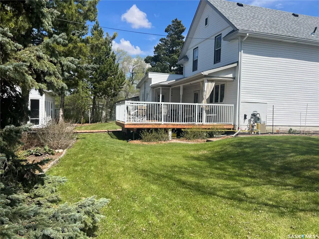 205 3rd Avenue Harris SK S0L 1K0