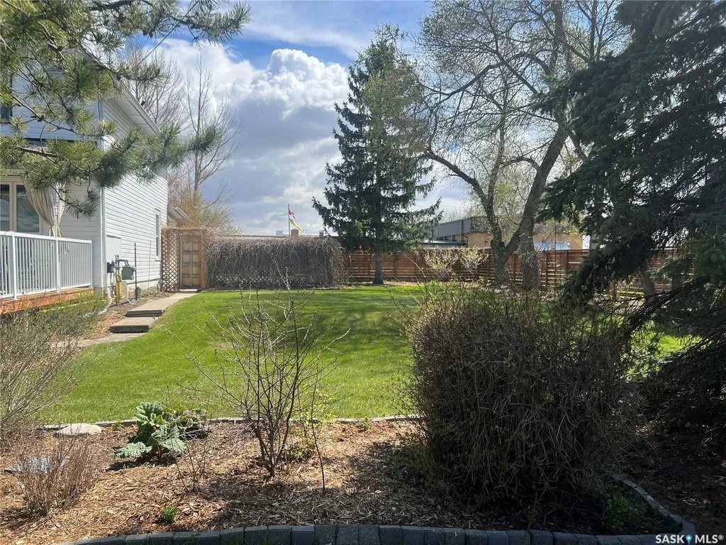205 3rd Avenue Harris SK S0L 1K0