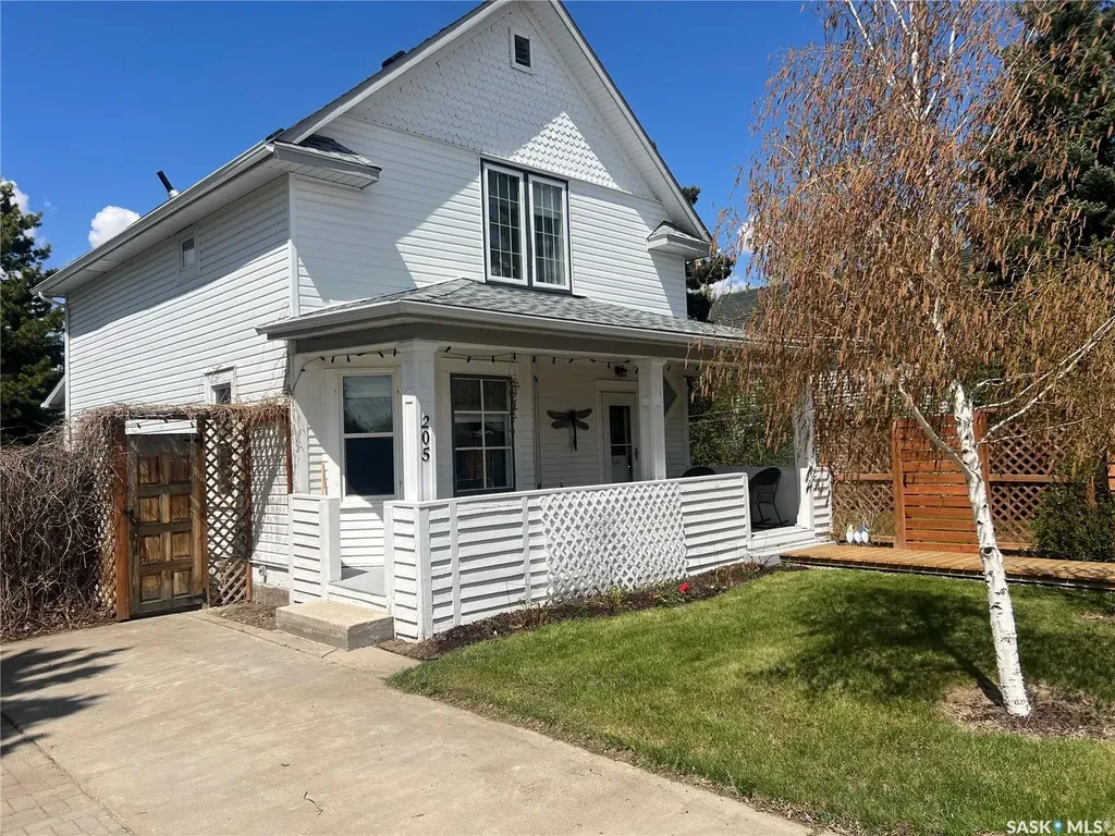 205 3rd Avenue Harris SK S0L 1K0