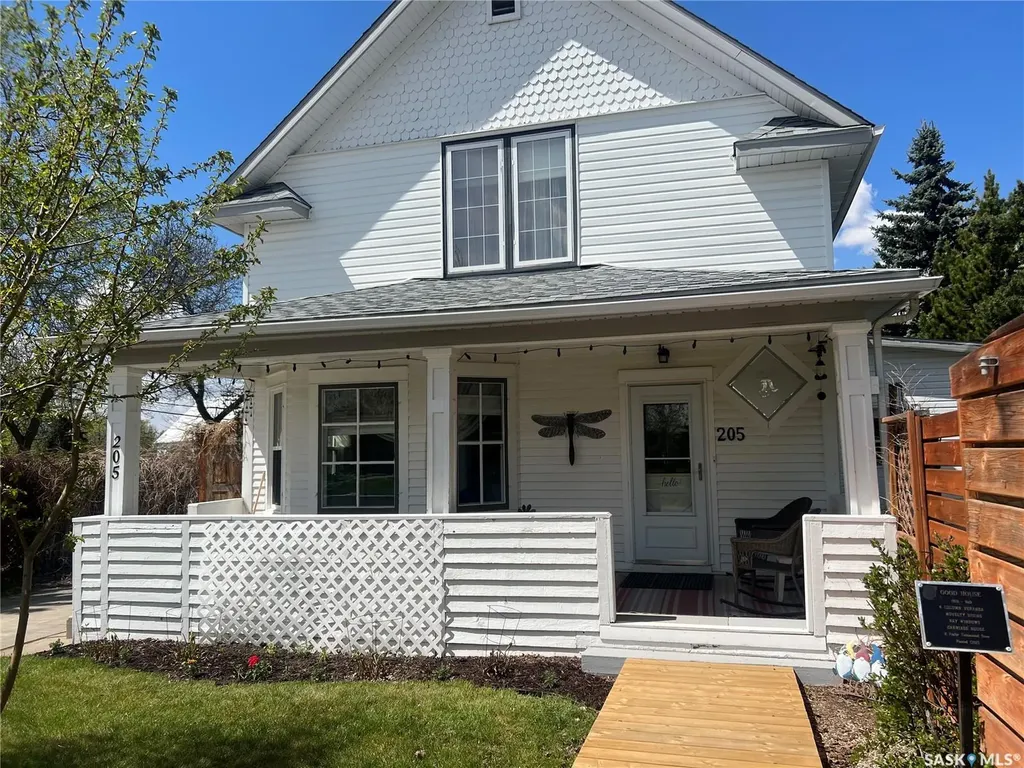 205 3rd Avenue Harris SK S0L 1K0