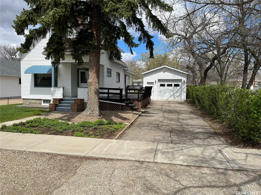 209 2nd Avenue W Gravelbourg SK S0H 1X0