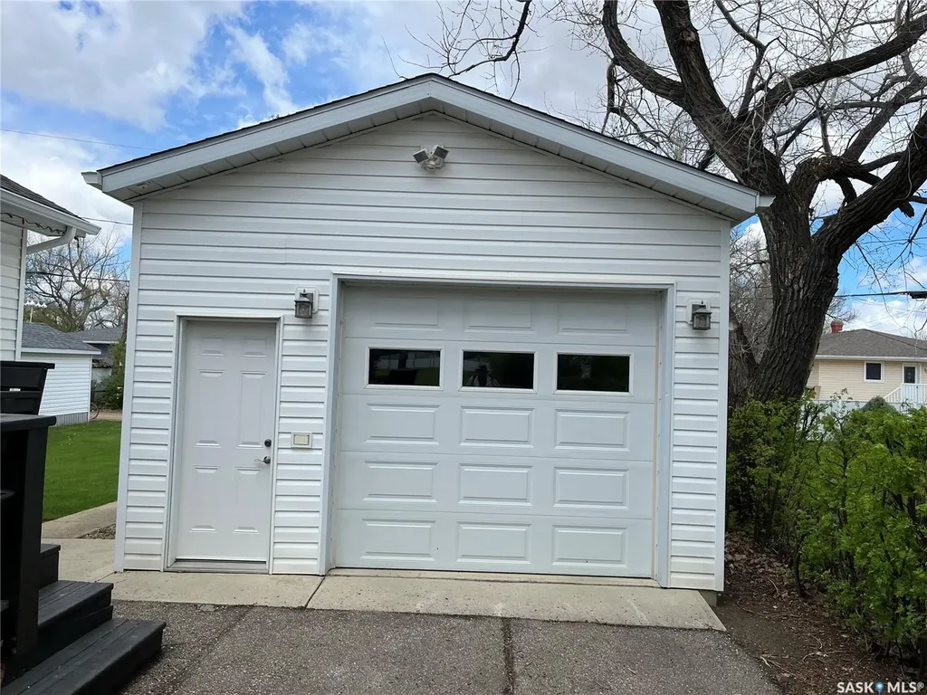 209 2nd Avenue W Gravelbourg SK S0H 1X0