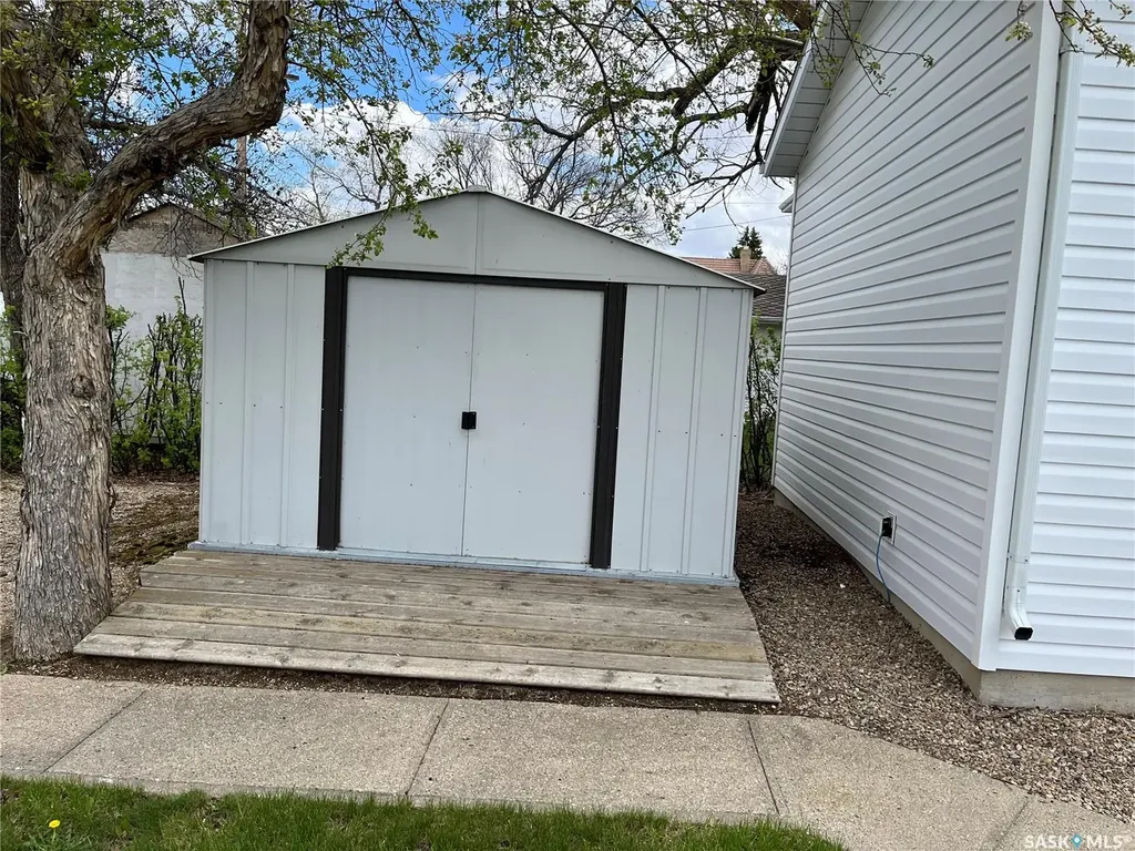 209 2nd Avenue W Gravelbourg SK S0H 1X0