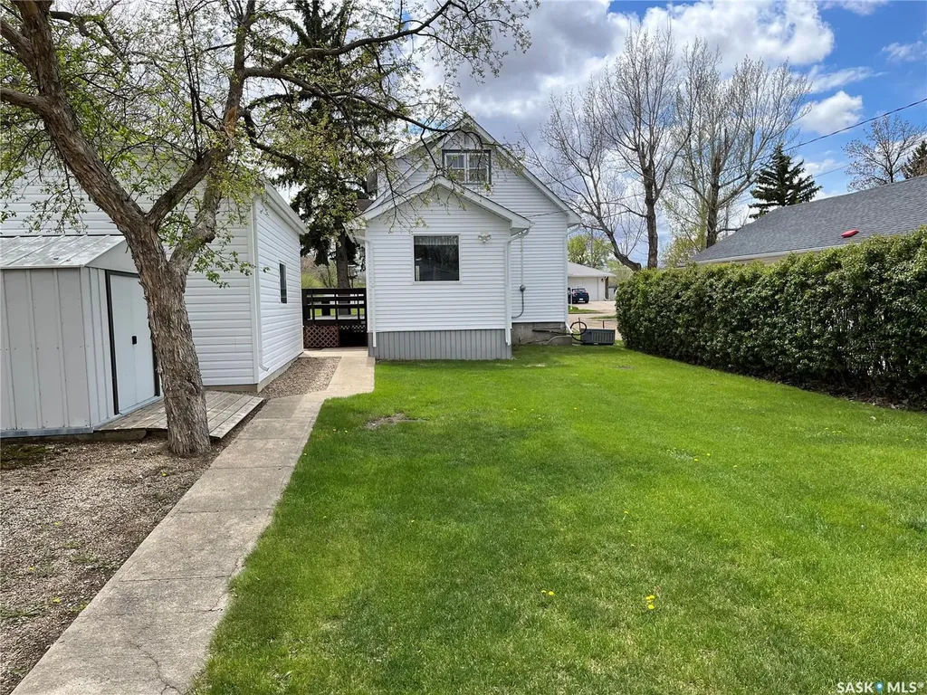 209 2nd Avenue W Gravelbourg SK S0H 1X0