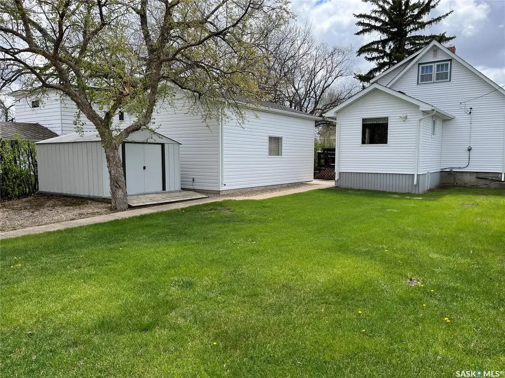 209 2nd Avenue W Gravelbourg SK S0H 1X0