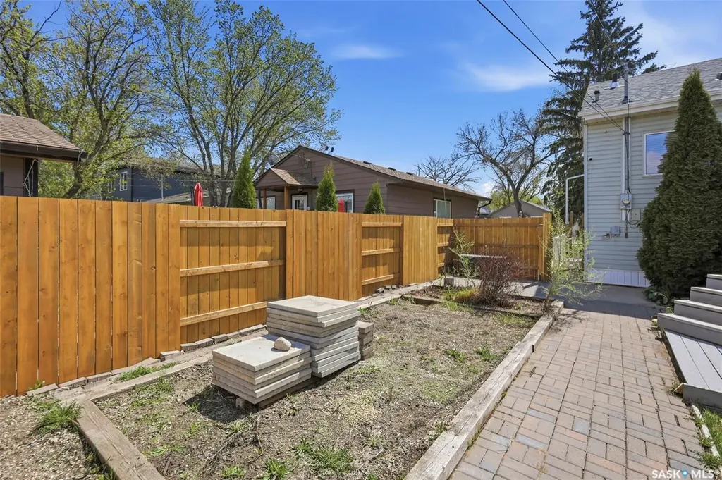 816 Empress Street Saskatoon SK S7K 0Y4